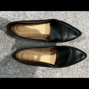 Black Pointed Tow Flats